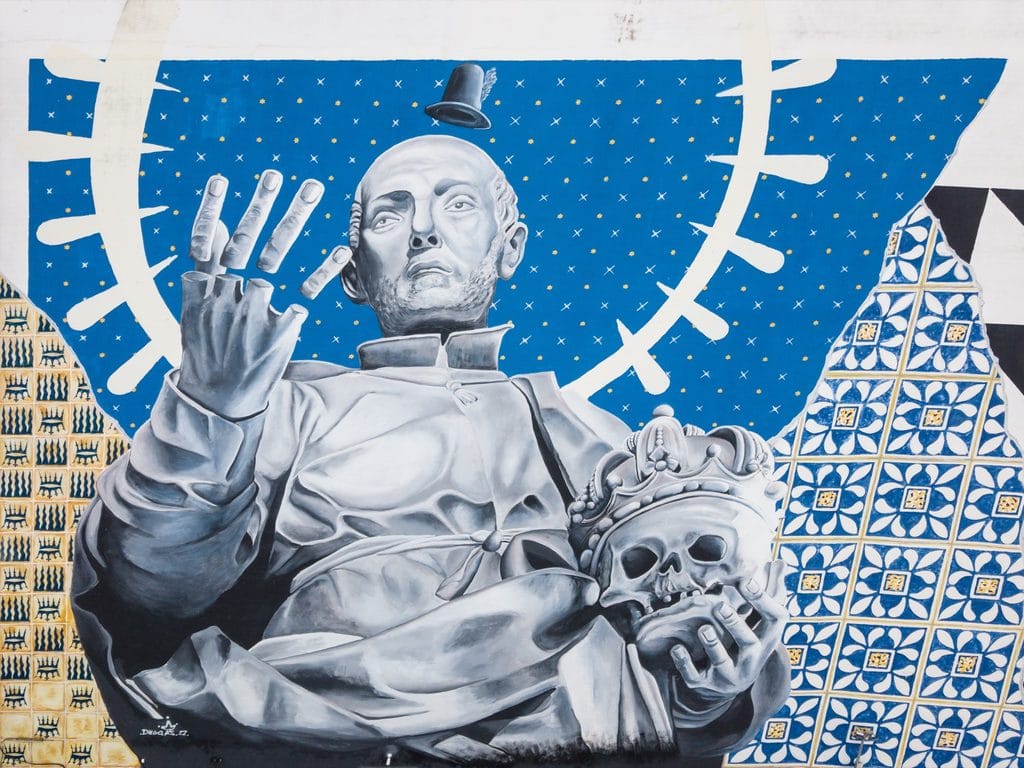 Mural fachada del hotel Borgia en Gandia, obra de Diego As