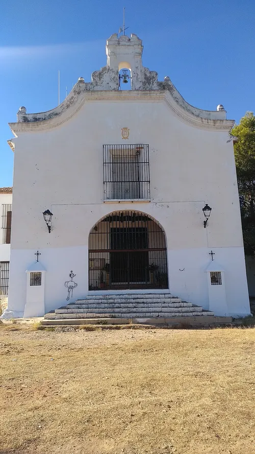 Fachada principal de la ermita de Santa Anna de Gandia
