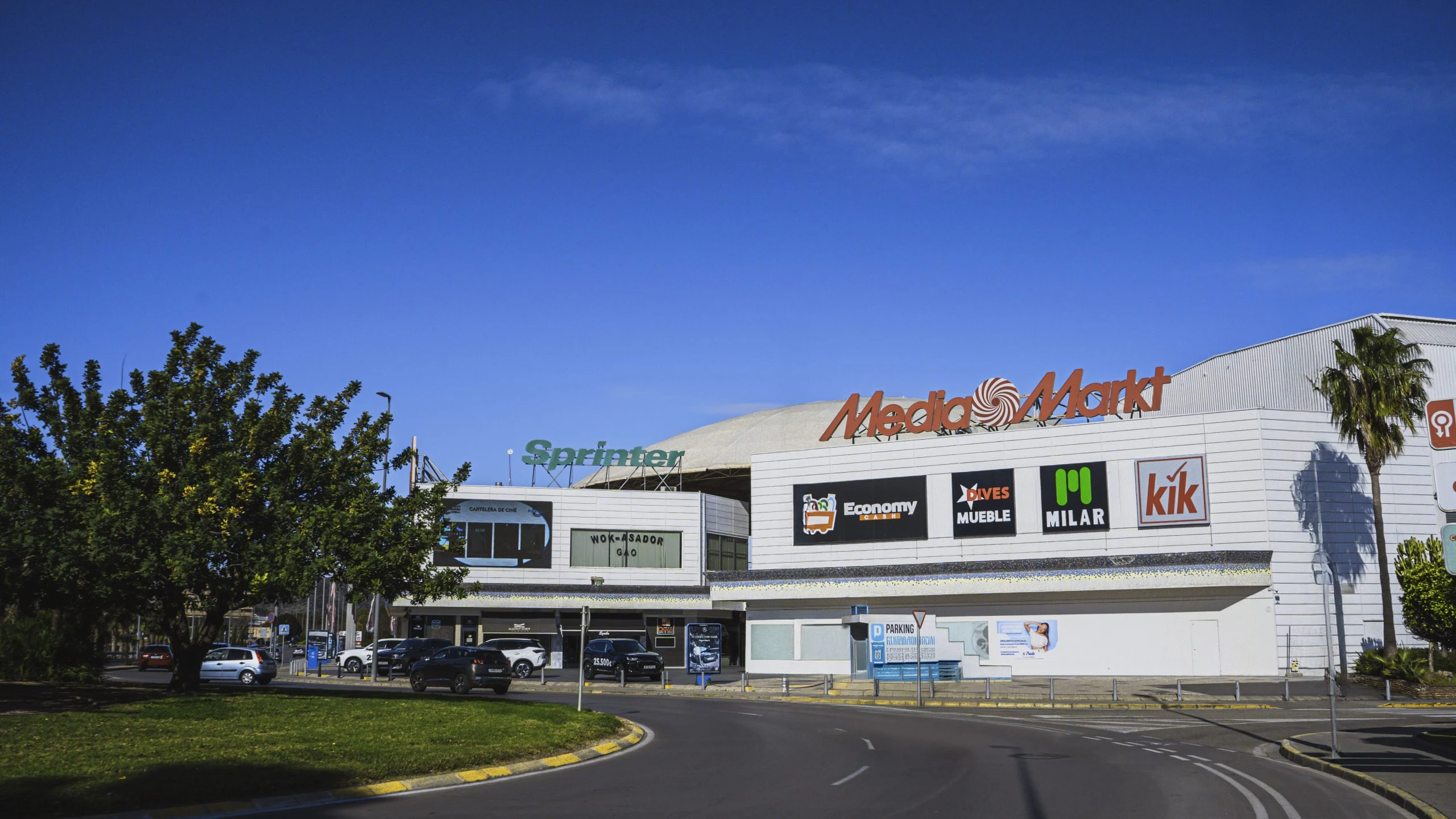 Fachada del Centro Comercial Plaza Mayor en Gandia