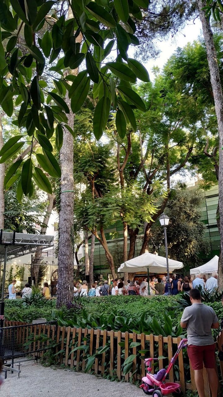 Jardín romántico de la Casa de la Marquesa durante una actividad cultural