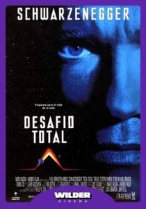Cartel de la película Desafío Total con el rostro de Arnold Schwarzenegger en tonos azules sobre fondo estrellado, y el logotipo de Wilder Cinema en la parte inferior.