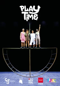 Cartel oficial de Play Time, con los cuatro acróbatas de Chisgarabís y Kanbahiota sobre la estructura en forma de media luna
