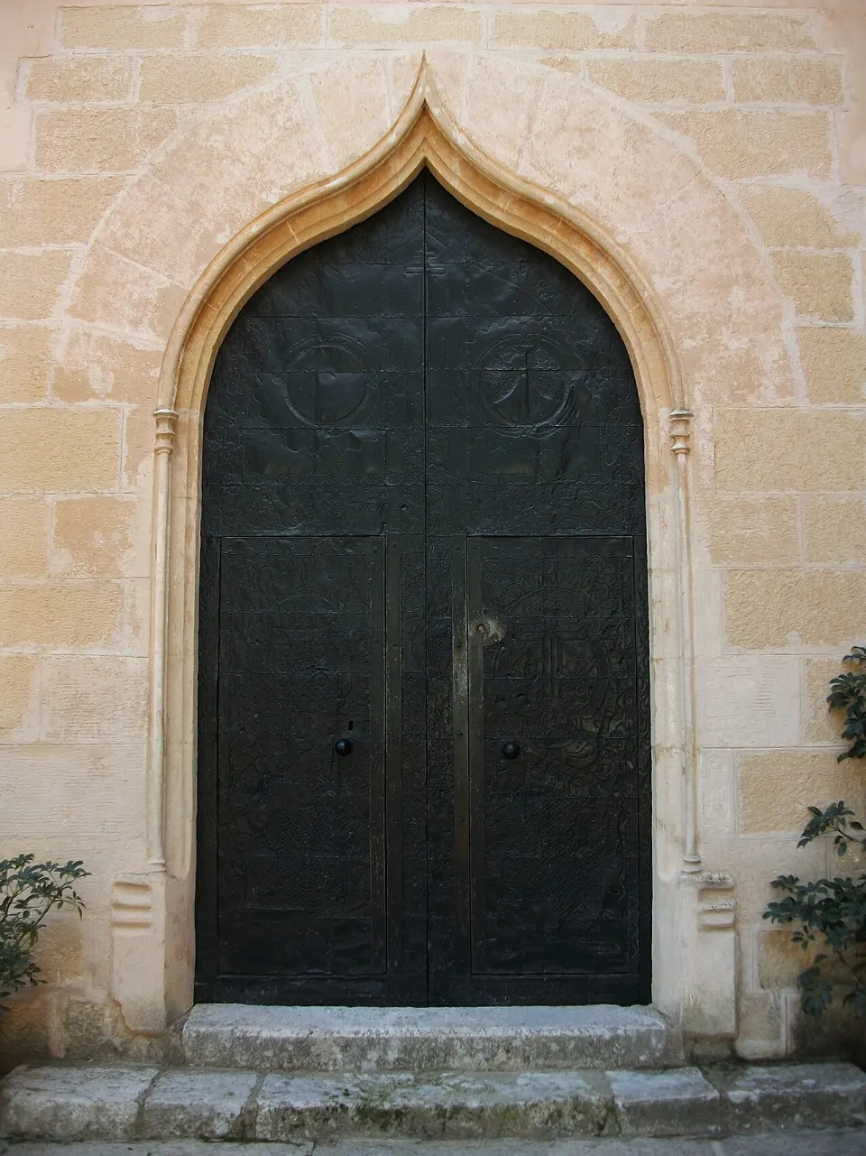 Portada de piedra de la basílica del Corpus Christi de Llutxent