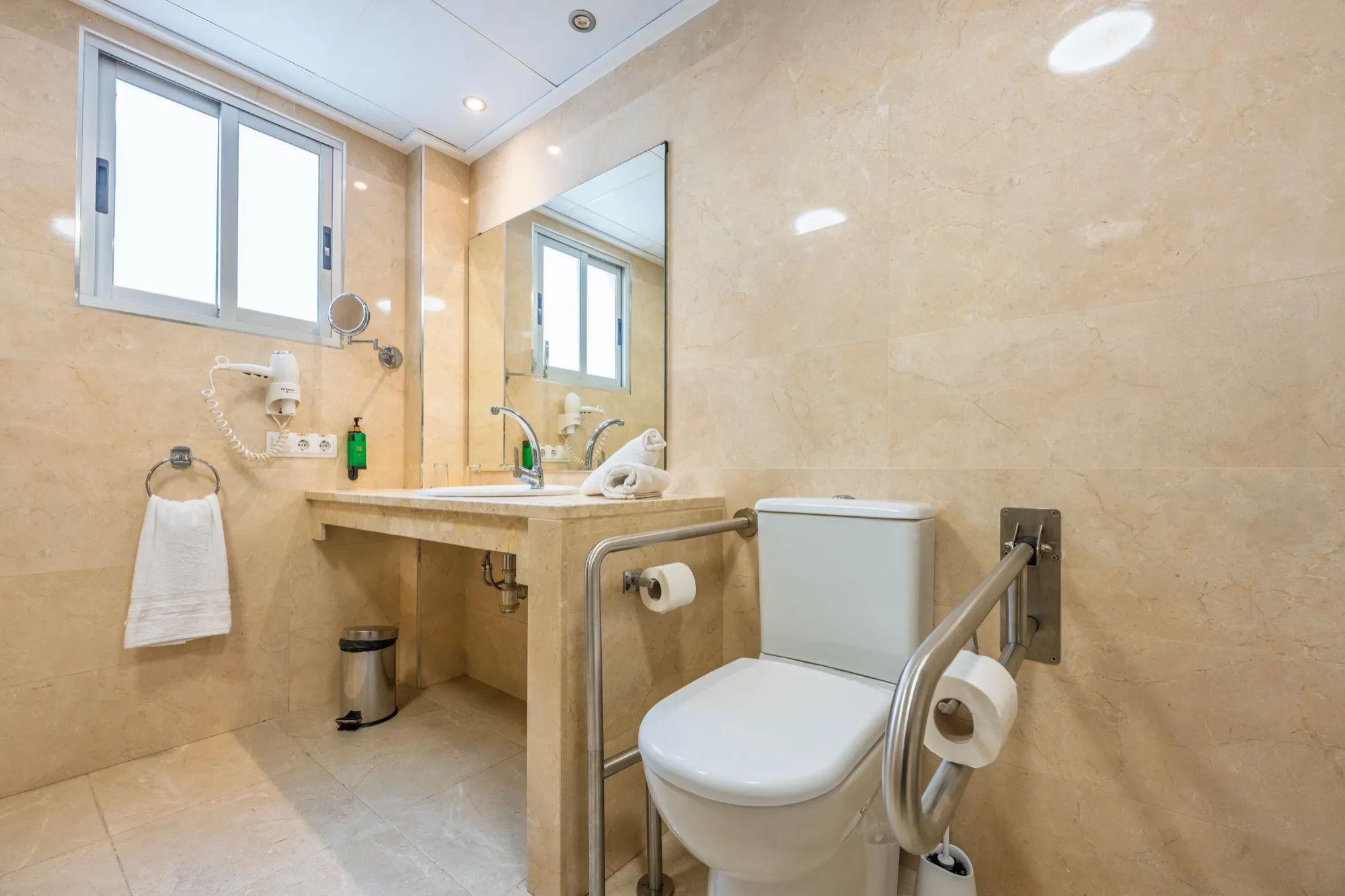Familiar — baño