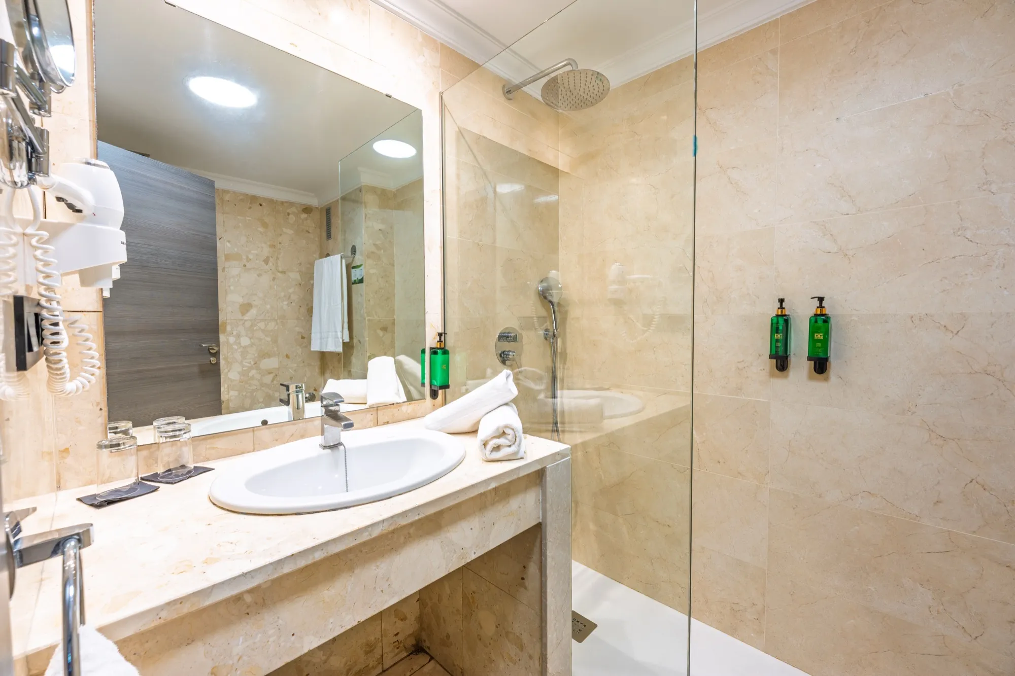 Doble — baño con ducha